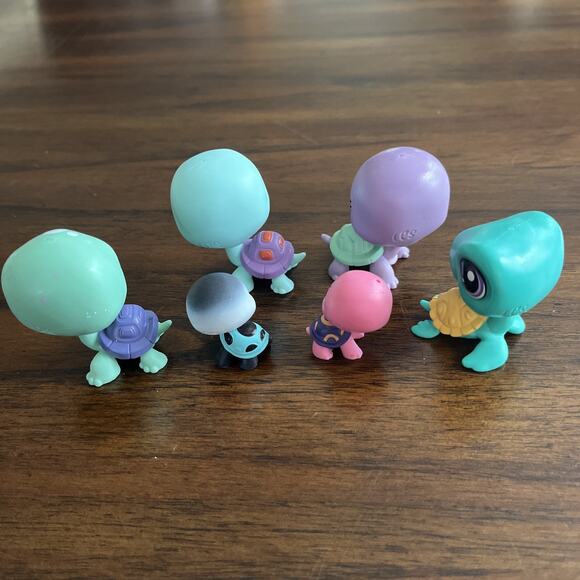 LPS #1-60 Captain Gilturtle #2-112 Bev Gilturtle #2-53 Meg Turtell #2-52 Tim +2 - Picture 2 of 9